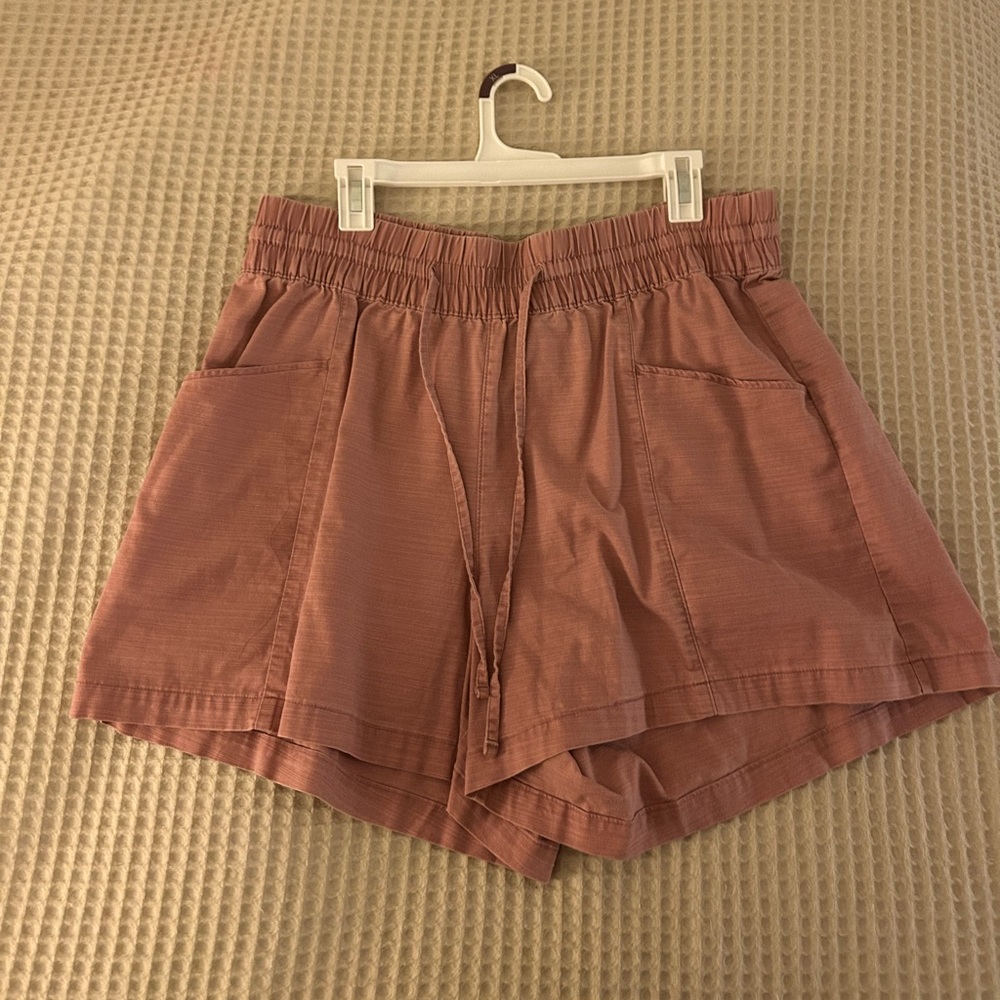 Ava & Viv medium length pink/peach shorts